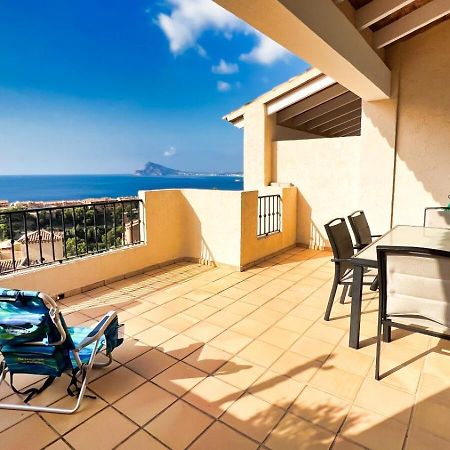 Вилла Charming Townhouse With Sea Views & Pool In Altea Кальпе Экстерьер фото