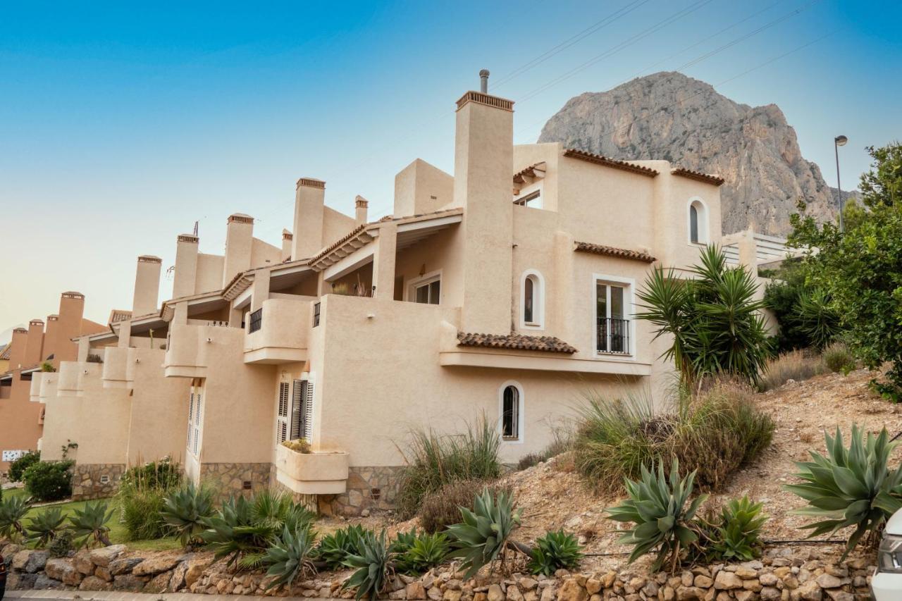 Вилла Charming Townhouse With Sea Views & Pool In Altea Кальпе Экстерьер фото