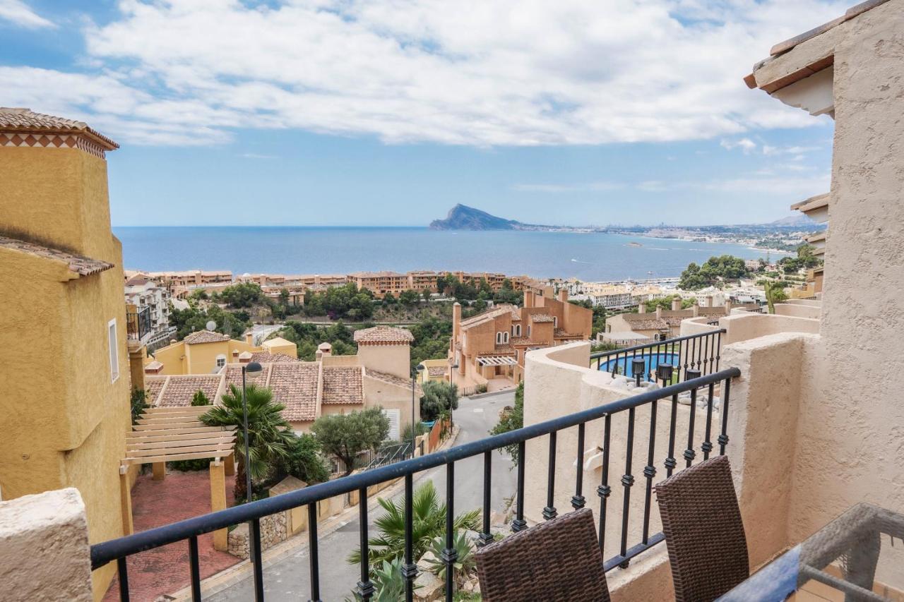 Вилла Charming Townhouse With Sea Views & Pool In Altea Кальпе Экстерьер фото