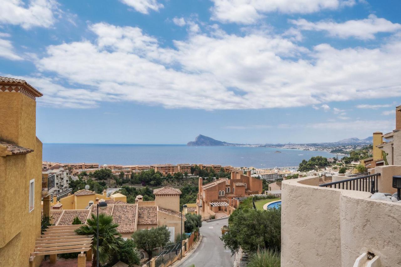 Вилла Charming Townhouse With Sea Views & Pool In Altea Кальпе Экстерьер фото