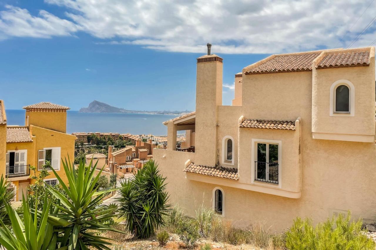Вилла Charming Townhouse With Sea Views & Pool In Altea Кальпе Экстерьер фото