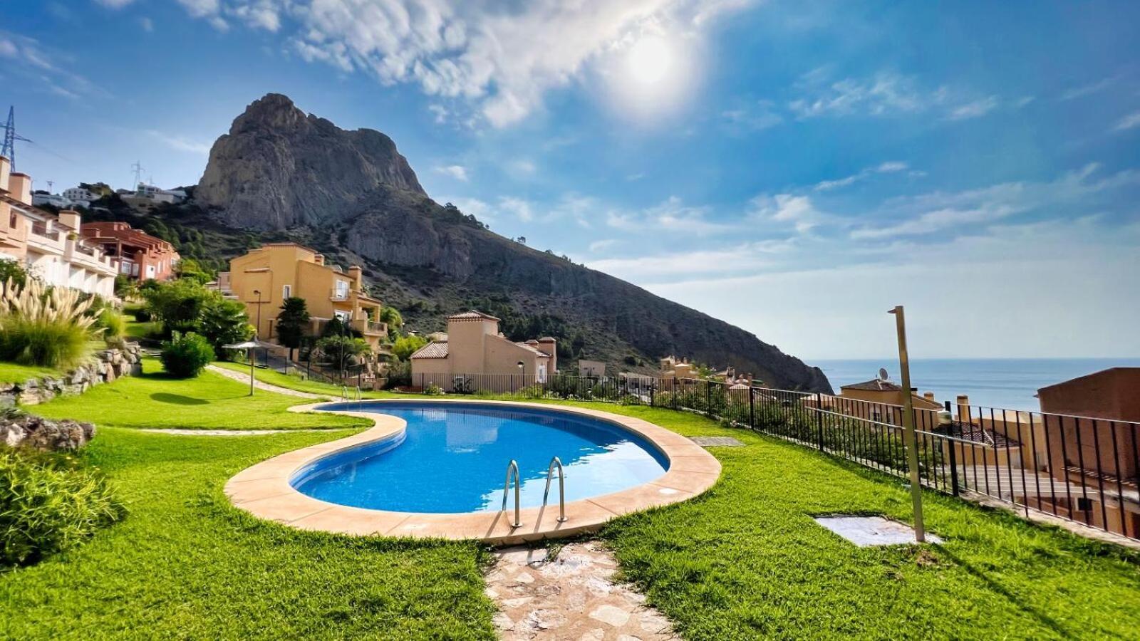 Вилла Charming Townhouse With Sea Views & Pool In Altea Кальпе Экстерьер фото