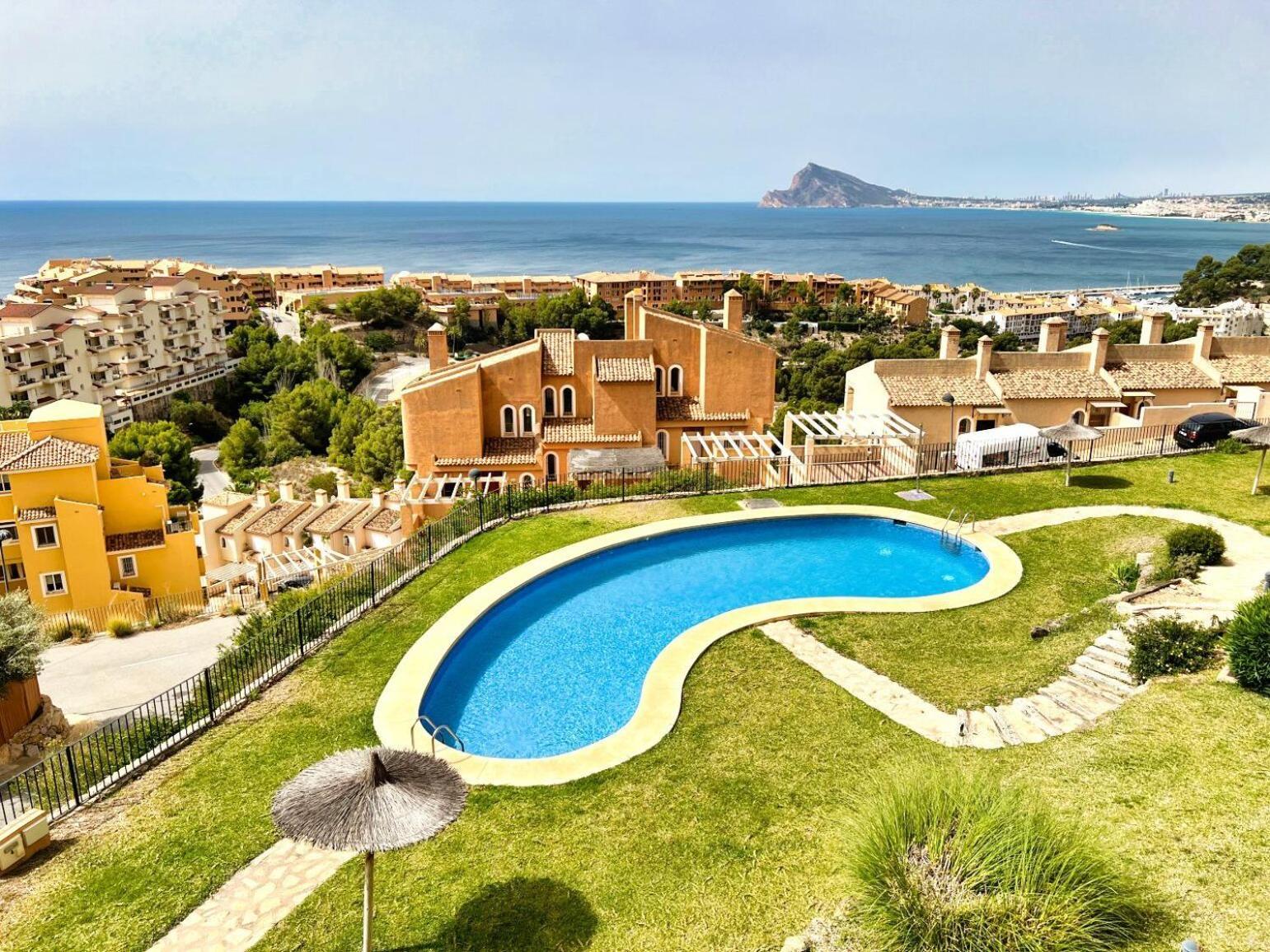 Вилла Charming Townhouse With Sea Views & Pool In Altea Кальпе Экстерьер фото
